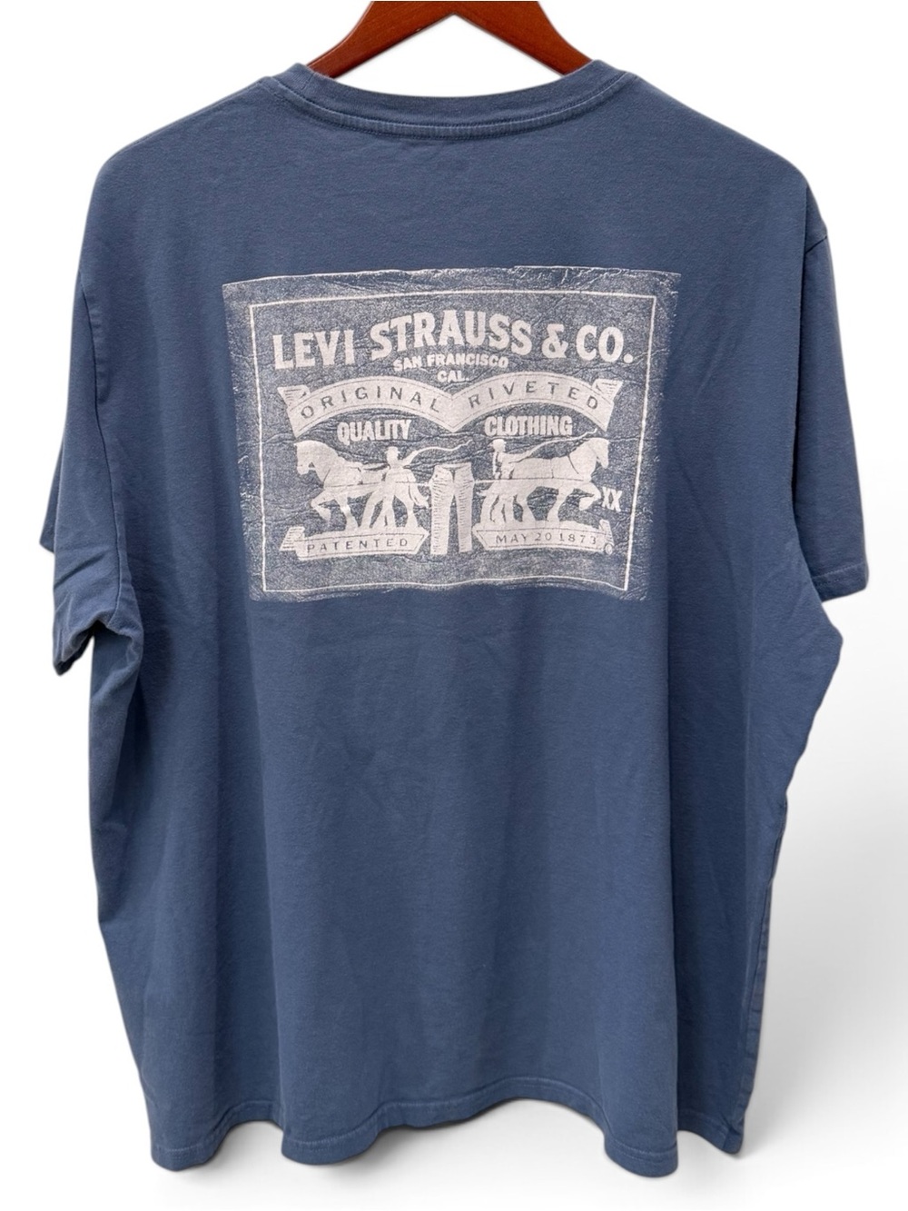 Levi’s Graphic T-Shirt Bundle | Men’s XL | 3 Shirts | Standard & Relaxed Fit - Picture 4 of 9